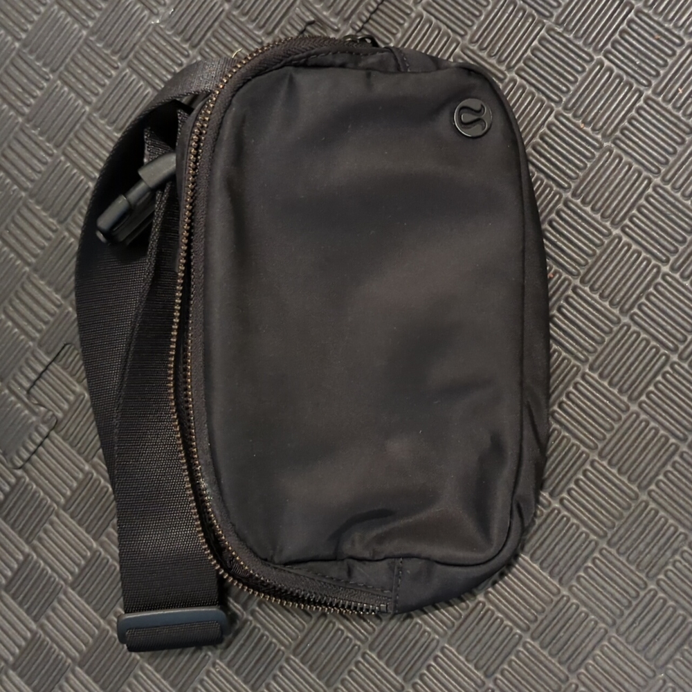 Lulu lemon everywhere belt bag